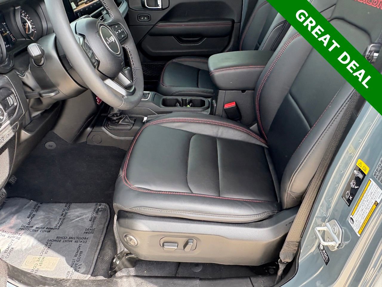 Used 2025 Jeep Gladiator Rubicon w/ Convenience Group AWD/4WD image 35