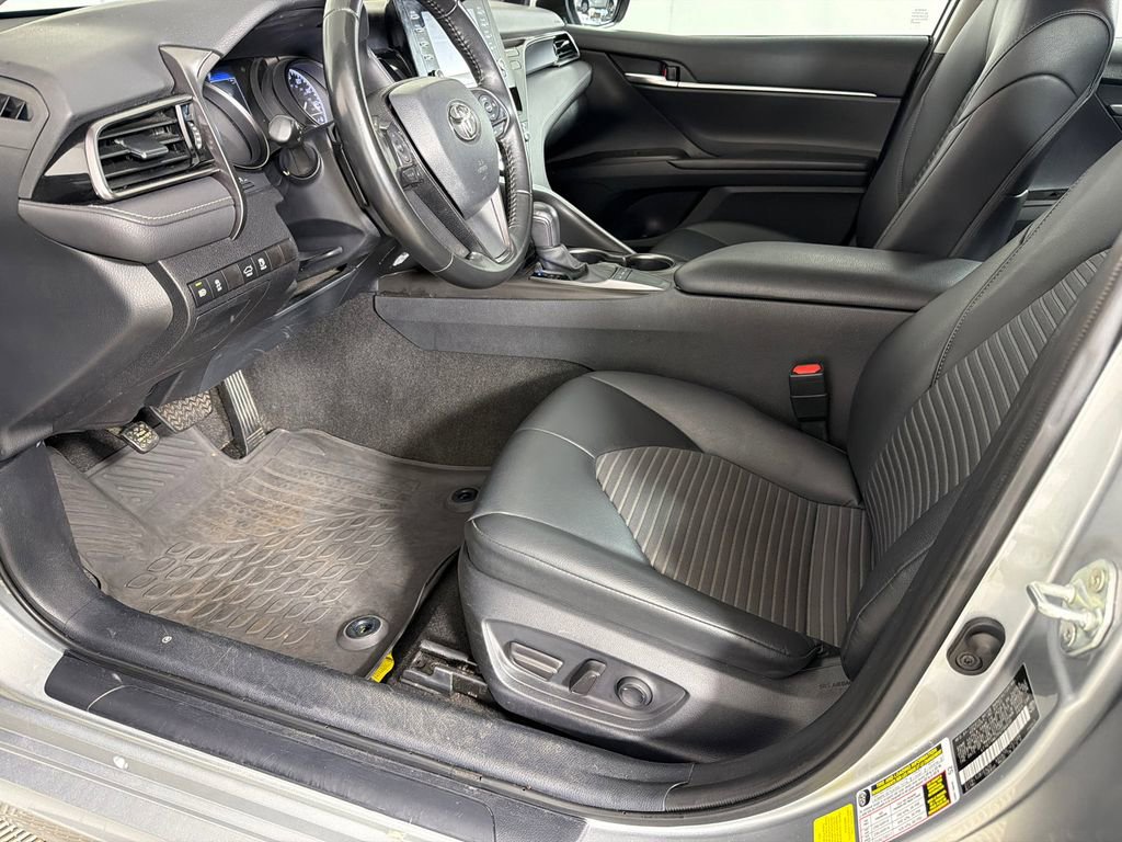 Used 2023 Toyota Camry SE image 9