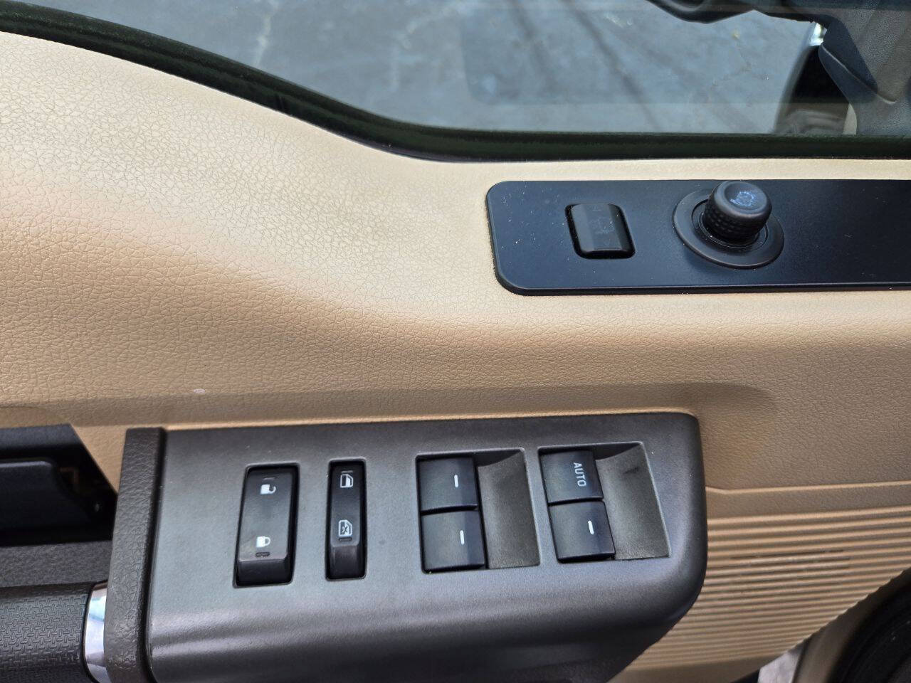Used 2012 Ford F250 XLT w/ XLT Premium Pkg AWD/4WD image 24