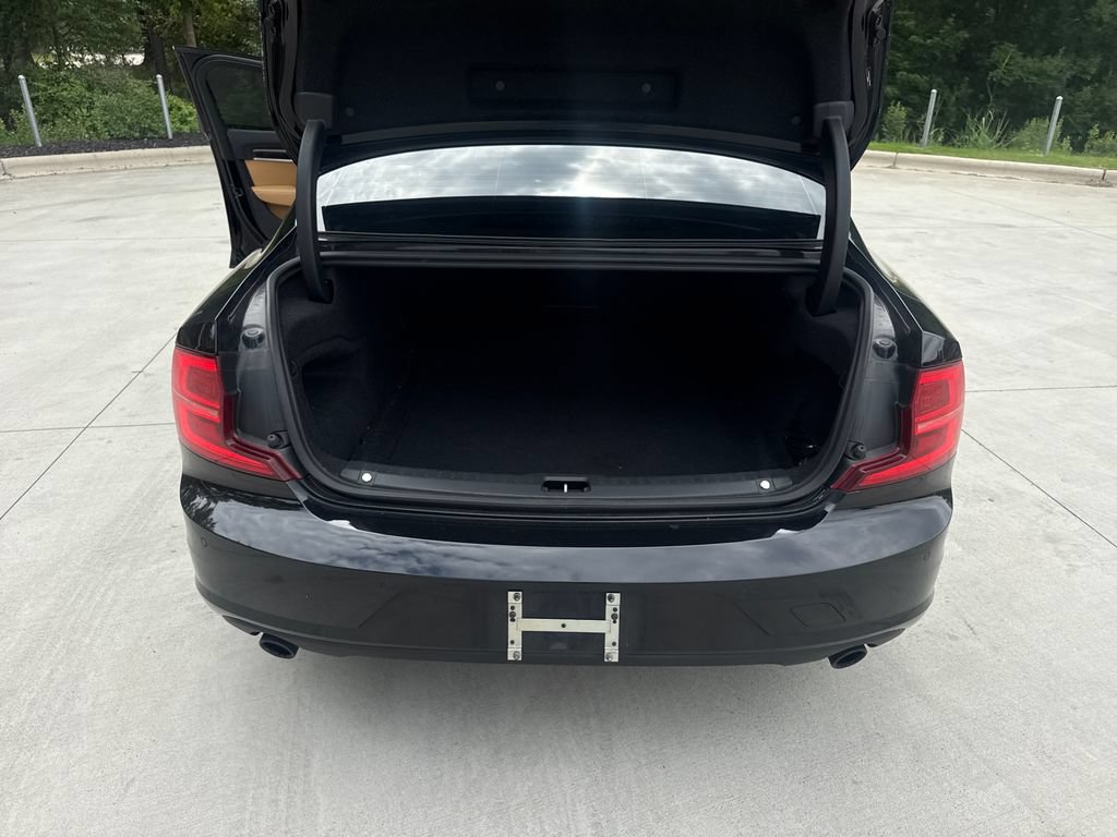 Used 2018 Volvo S90 T5 Momentum w/ Convenience Package FWD image 32