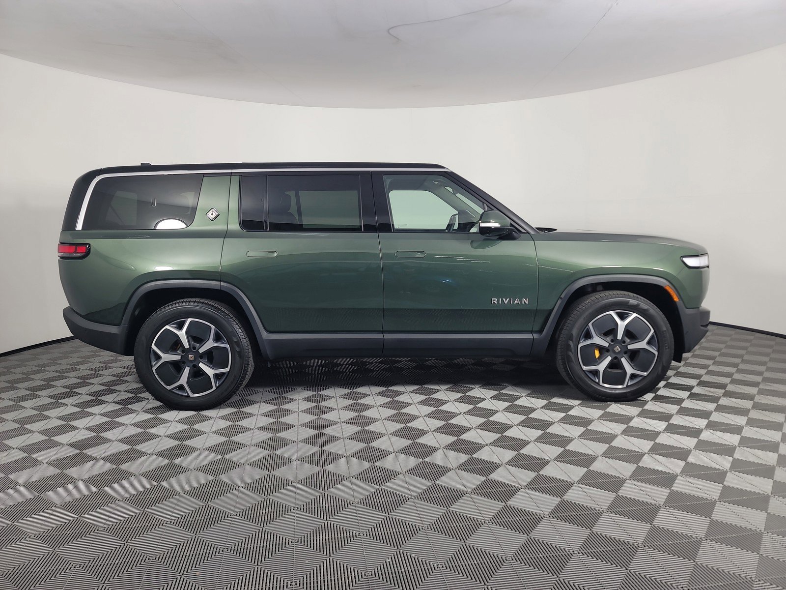 Used 2023 Rivian R1S Adventure AWD/4WD image 6