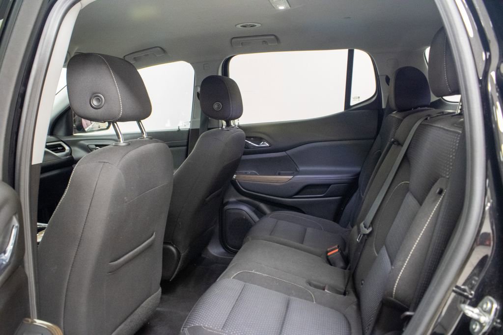 Used 2023 GMC Acadia SLE image 8