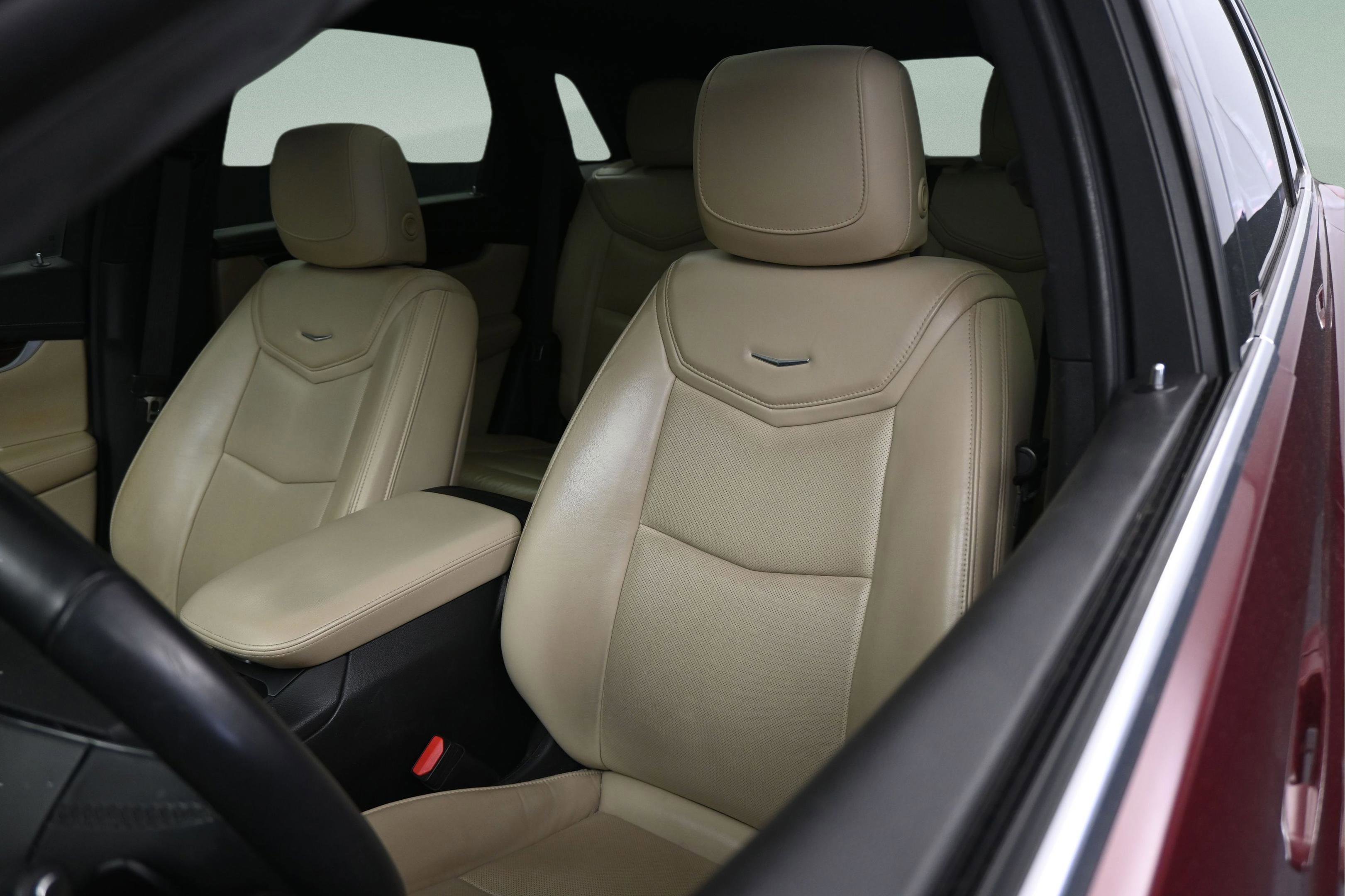 Used 2018 Cadillac XT5 Luxury w/ Driver Awareness Package FWD image 36