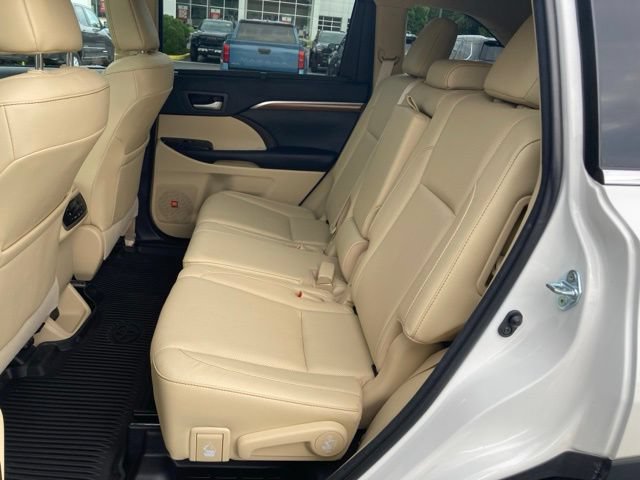 Used 2017 Toyota Highlander Limited AWD/4WD image 19
