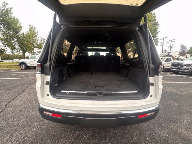 Used 2022 Jeep Grand Wagoneer Series III AWD/4WD image 13