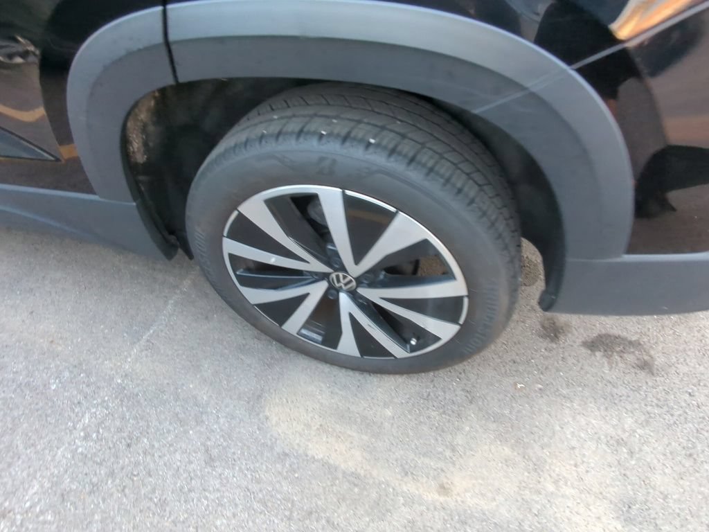 Used 2024 Volkswagen Taos SE FWD image 5