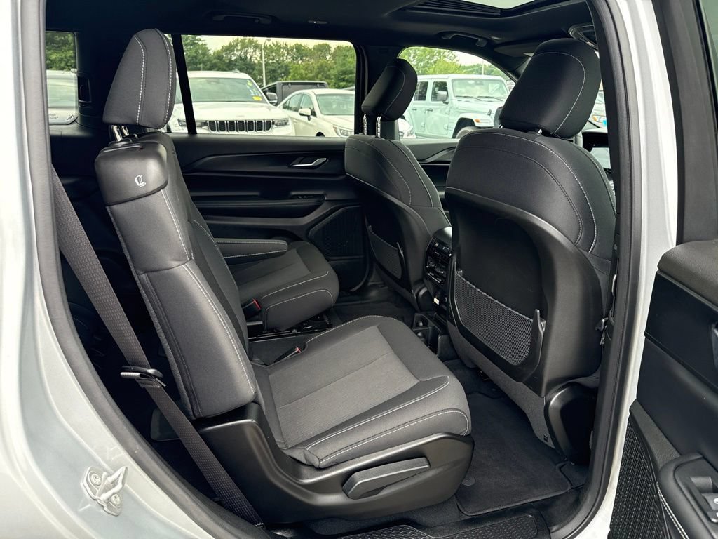 Certified 2025 Jeep Grand Cherokee L Laredo w/ Luxury Tech Group I AWD/4WD image 28