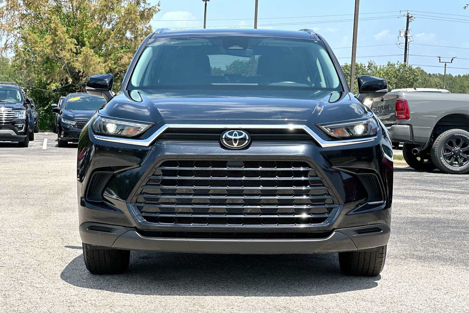 Used 2025 Toyota Grand Highlander AWD image 10