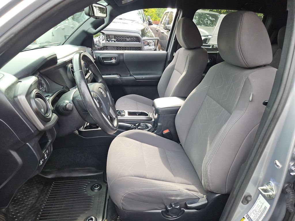 Used 2019 Toyota Tacoma TRD Off-Road AWD/4WD image 12