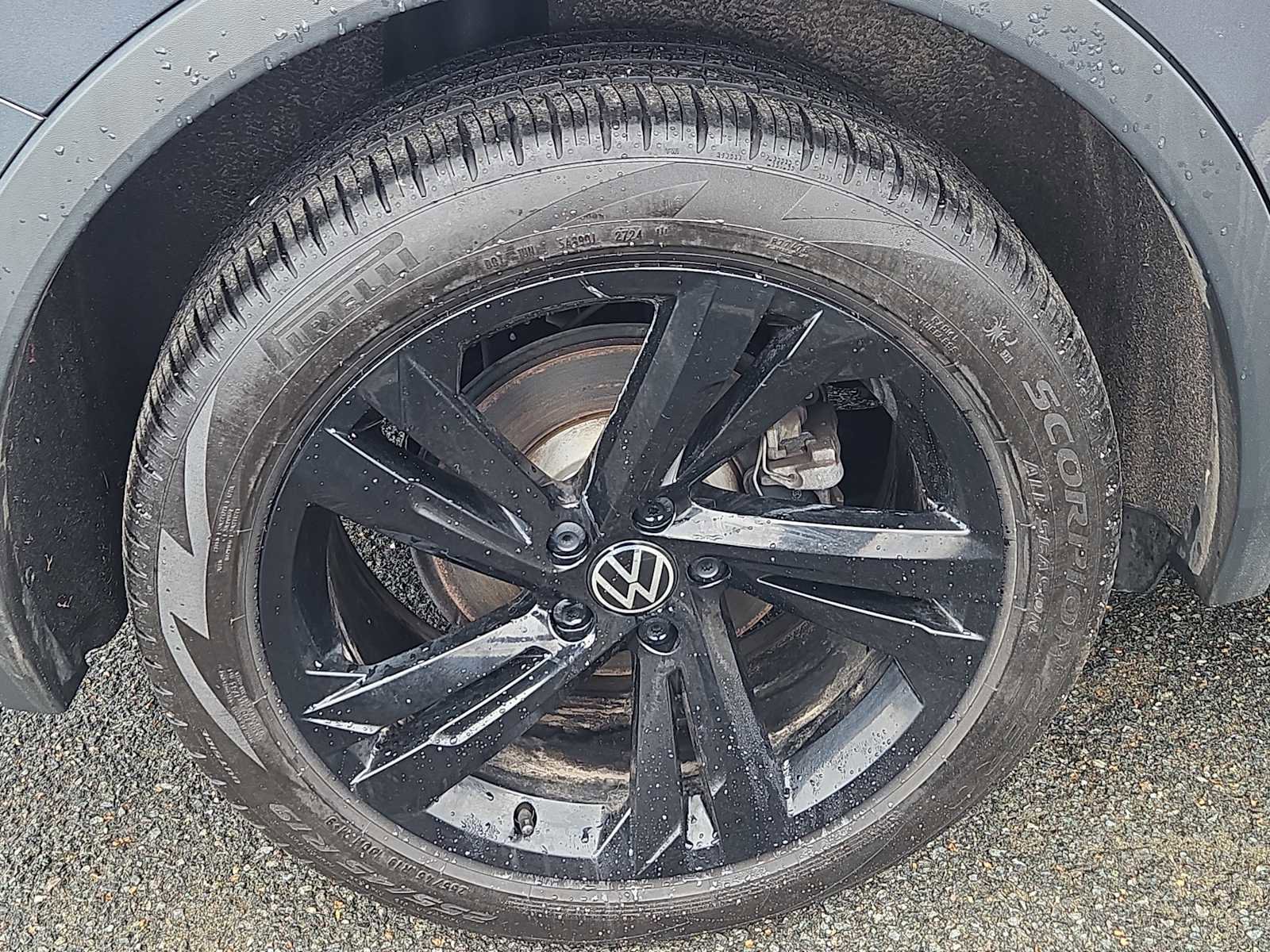 Used 2024 Volkswagen Tiguan SE R-Line image 9