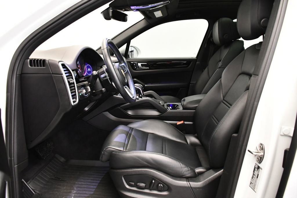 Used 2022 Porsche Cayenne image 40