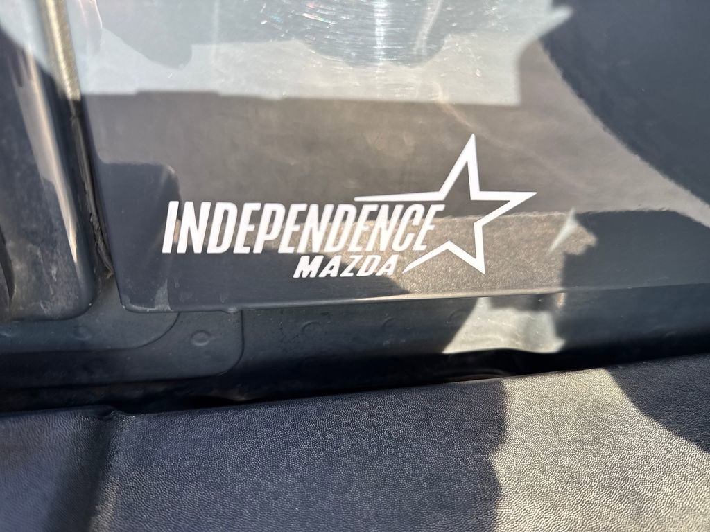 Used 2016 Jeep Wrangler Unlimited Rubicon w/ Connectivity Group image 26