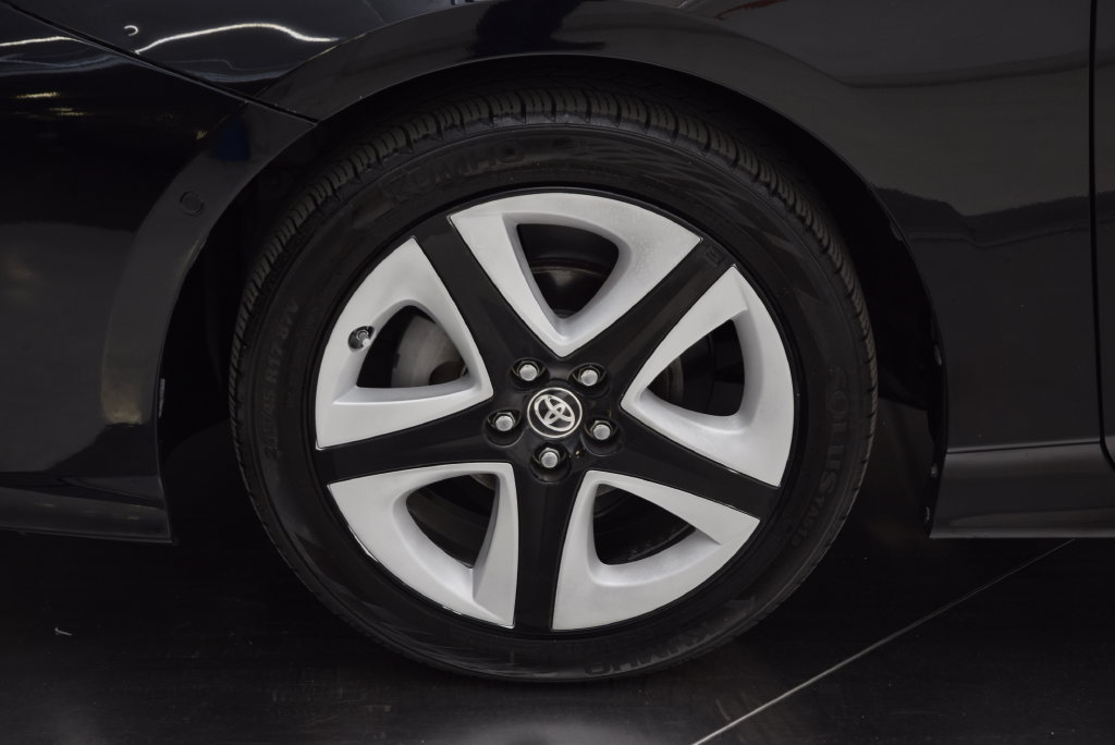 Used 2017 Toyota Prius Three Touring FWD image 11