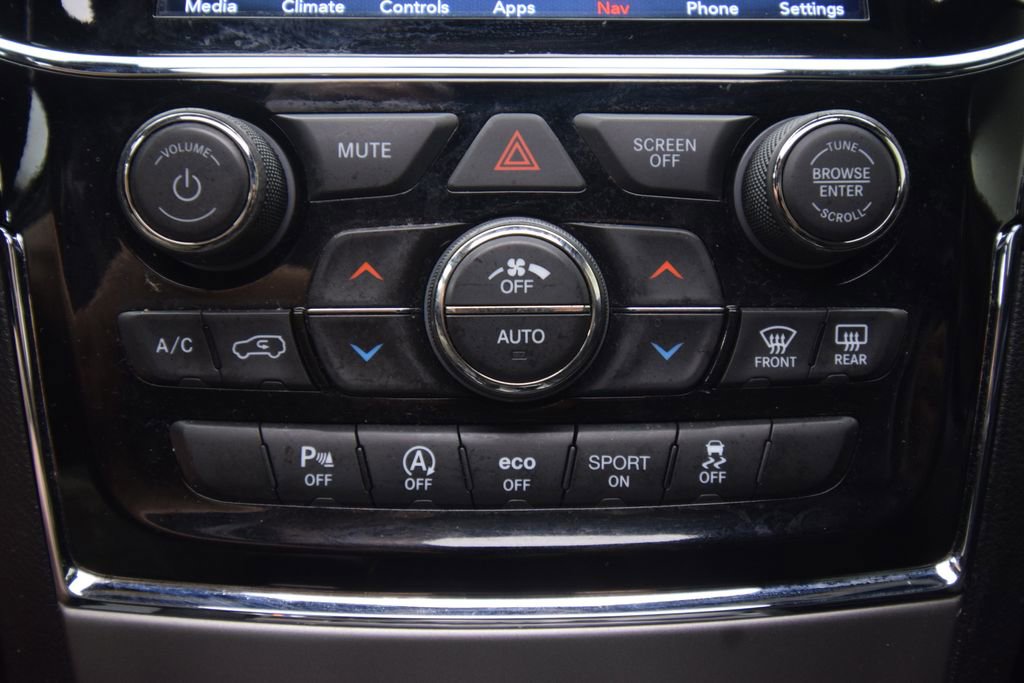 Used 2020 Jeep Grand Cherokee Altitude AWD/4WD image 32
