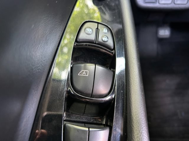 Used 2015 Nissan Leaf SL FWD image 16
