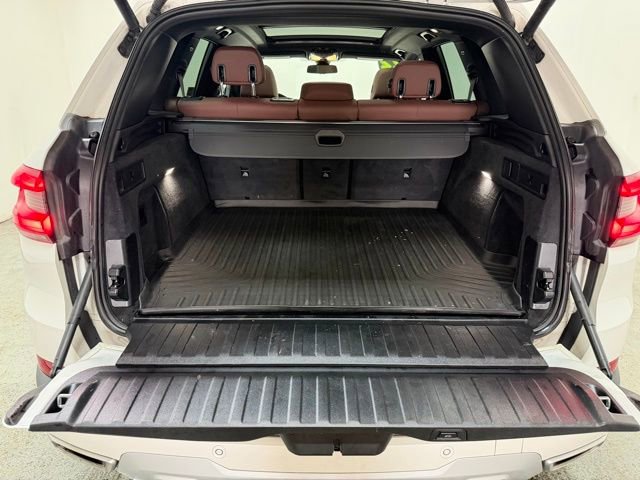 Used 2022 BMW X5 xDrive40i w/ Premium Package AWD/4WD image 11