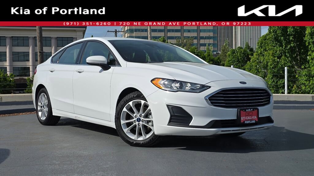 Used 2019 Ford Fusion SE FWD image 1