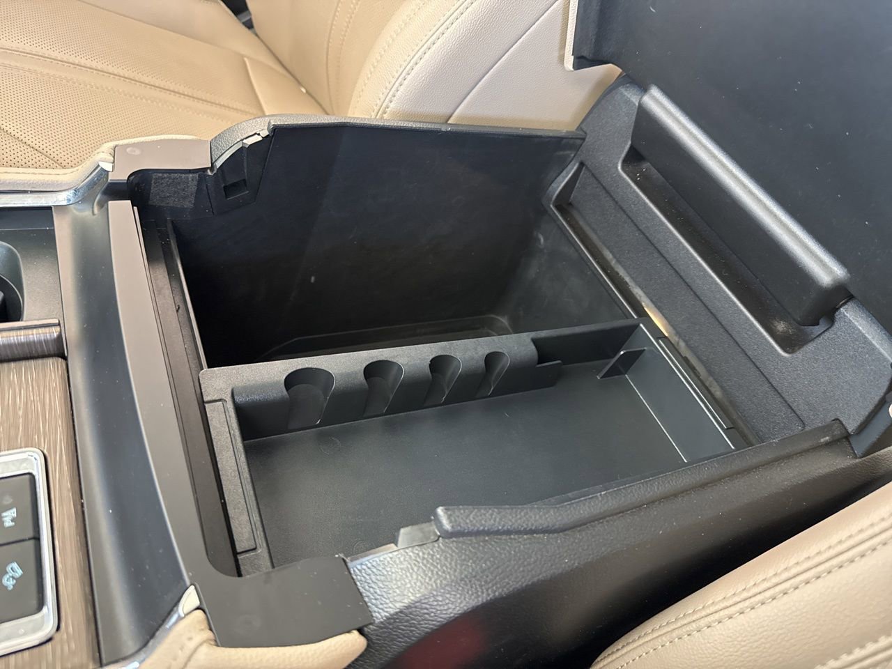 Used 2024 Ford Expedition Limited image 33