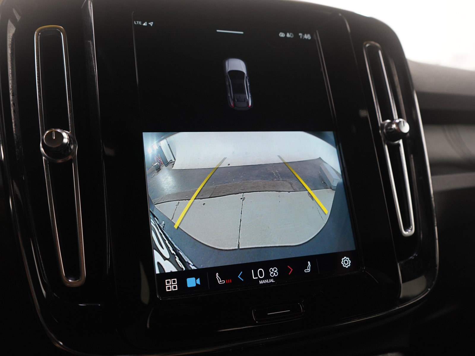 Used 2023 Volvo C40 P8 Recharge Plus image 26