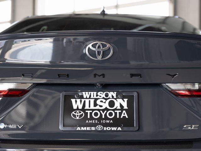 Used 2025 Toyota Camry SE image 6