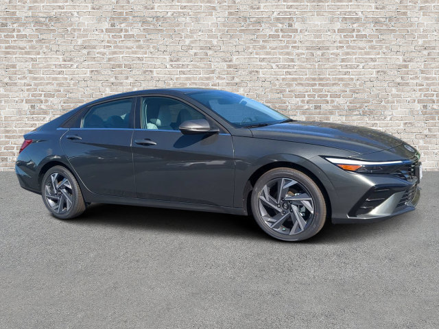Used 2025 Hyundai Elantra Limited