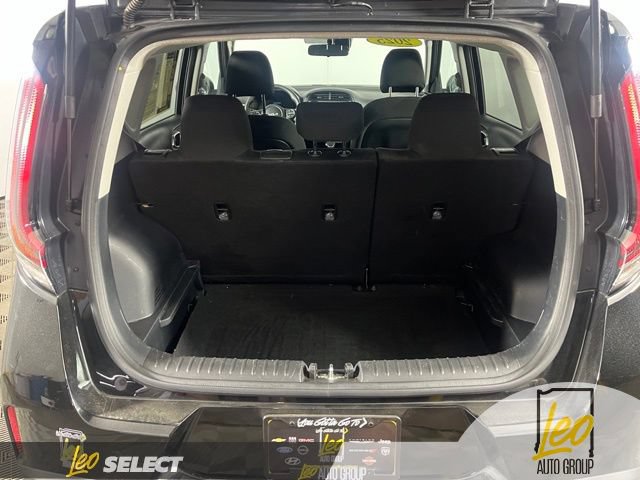 Used 2025 Kia Soul LX FWD image 11
