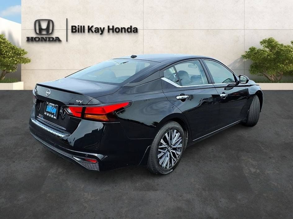 Used 2023 Nissan Altima 2.5 SV FWD image 3