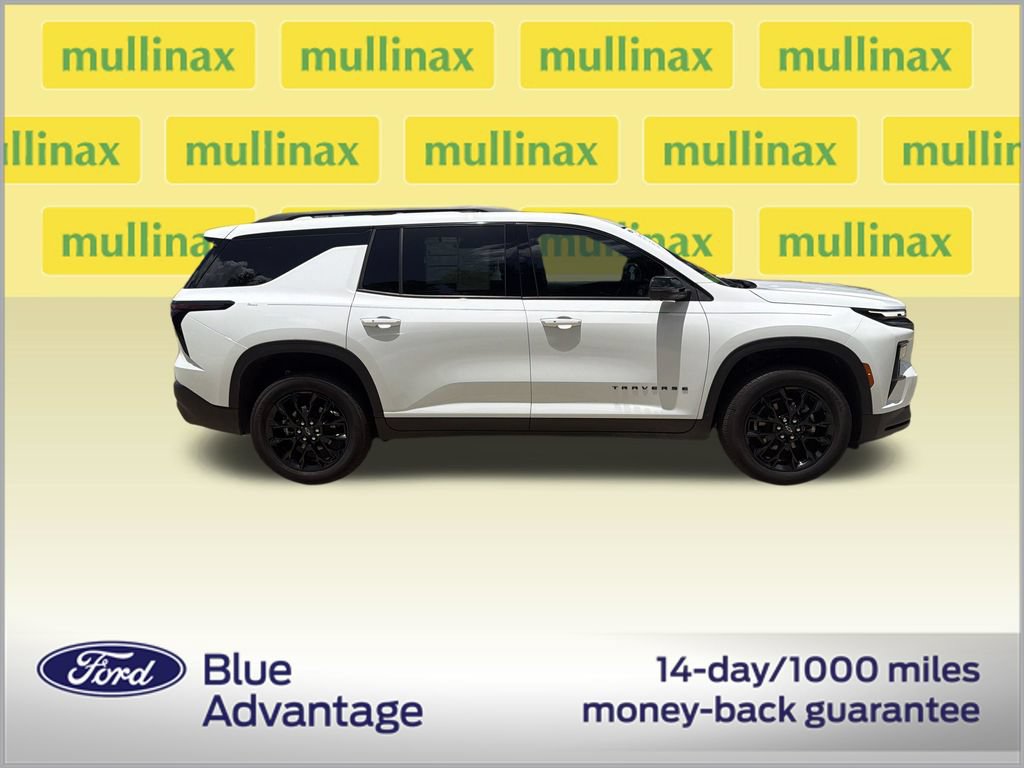 Used 2026 Chevrolet Traverse LT w/ Midnight/Sport Edition FWD image 2