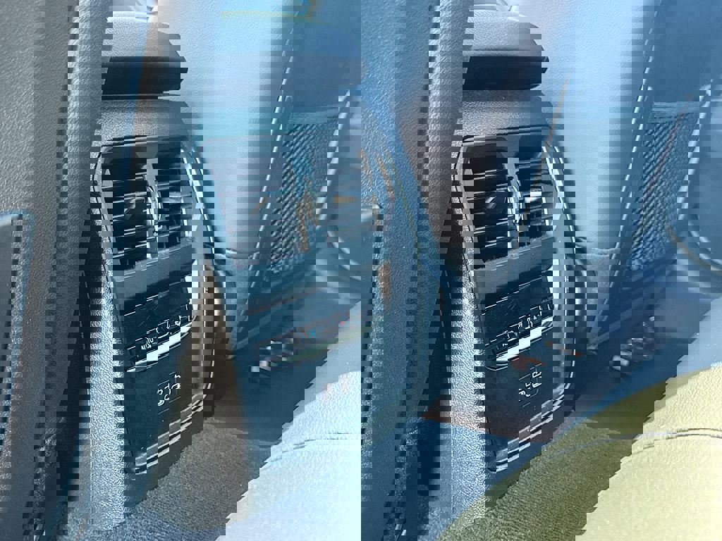 Used 2022 BMW 330e 330e iPerformance w/ M Sport Package image 33