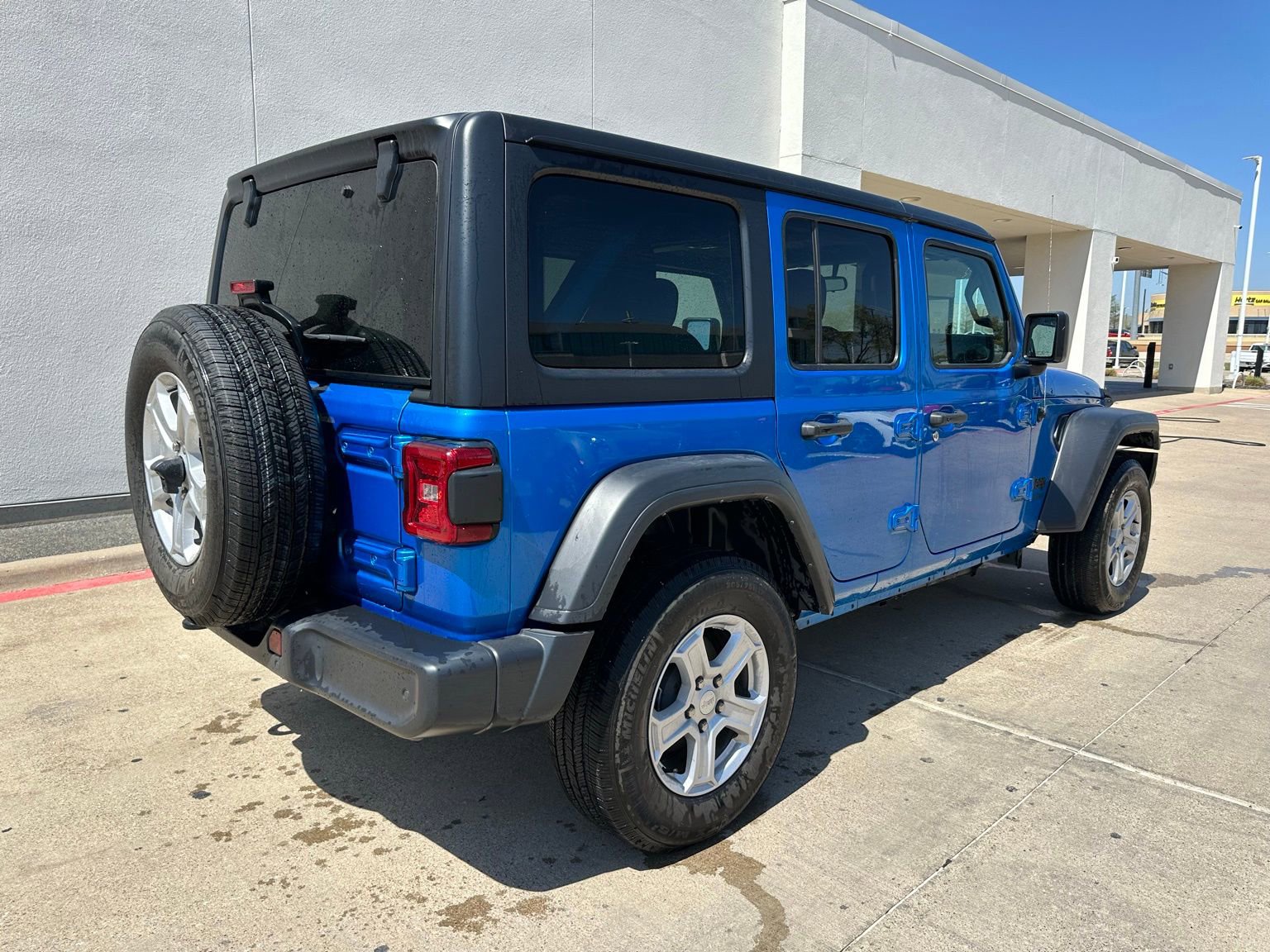 Used 2022 Jeep Wrangler Unlimited Sport image 3