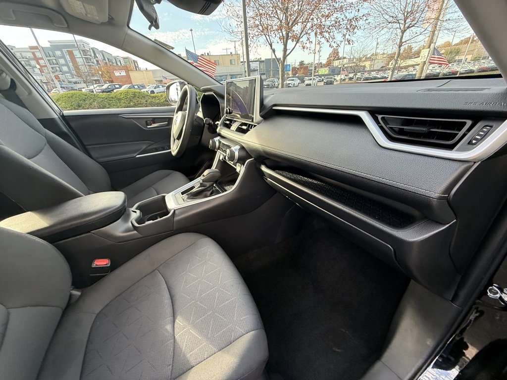 Used 2025 Toyota RAV4 XLE image 41