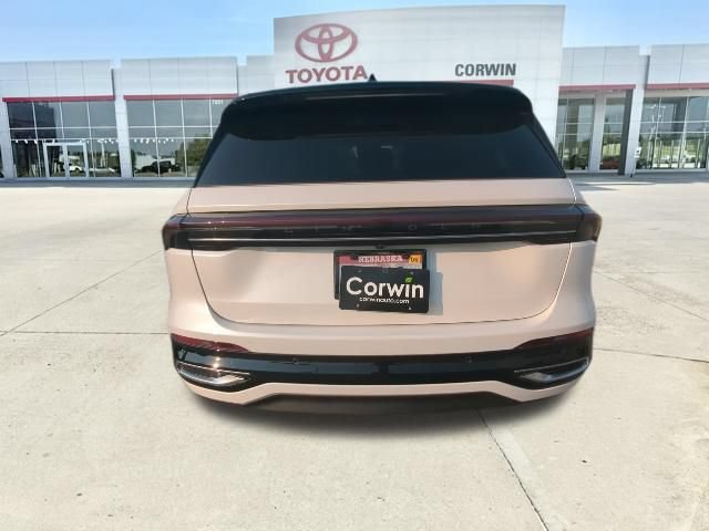 Used 2025 Lincoln Nautilus Reserve AWD/4WD image 13
