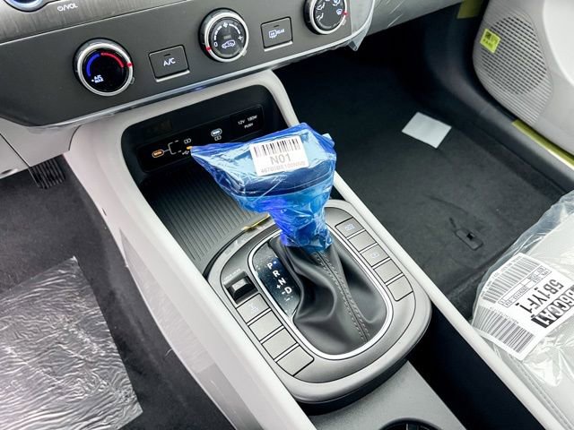 New 2026 Hyundai Kona SE image 18