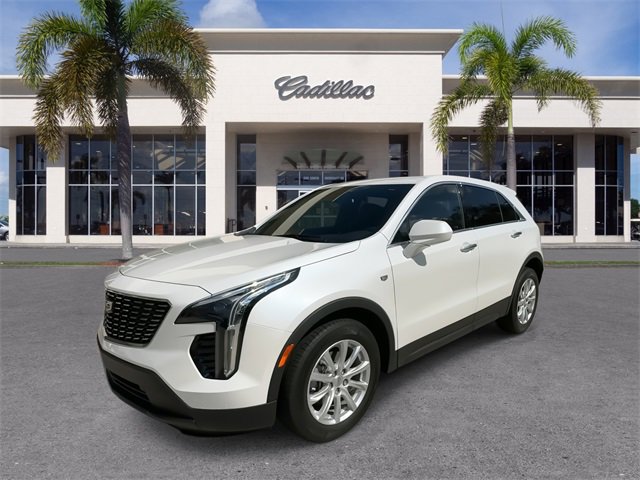 Certified 2023 Cadillac XT4 Luxury w/ Cold Weather Package image 6