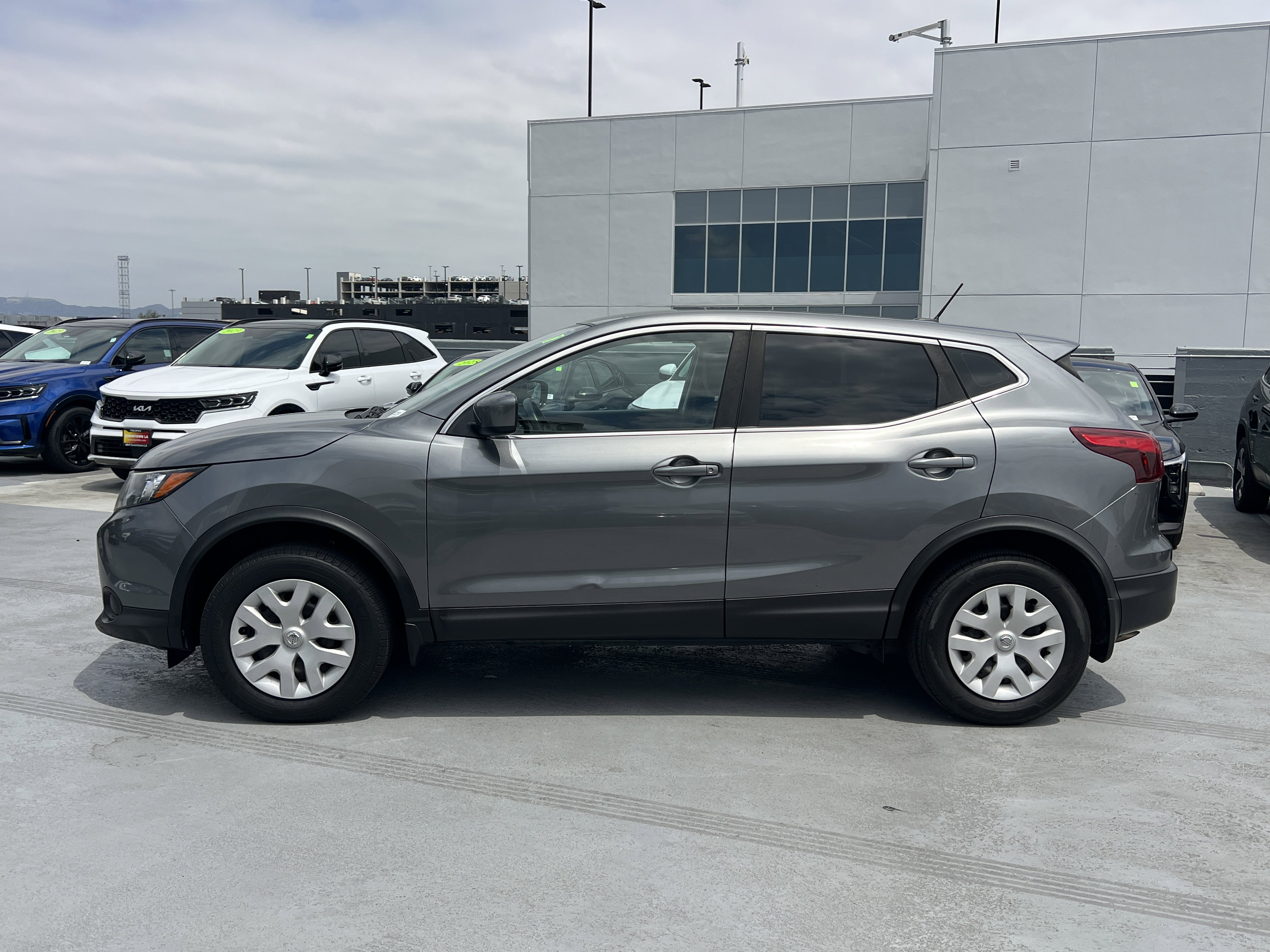 Used 2018 Nissan Rogue Sport S FWD image 3