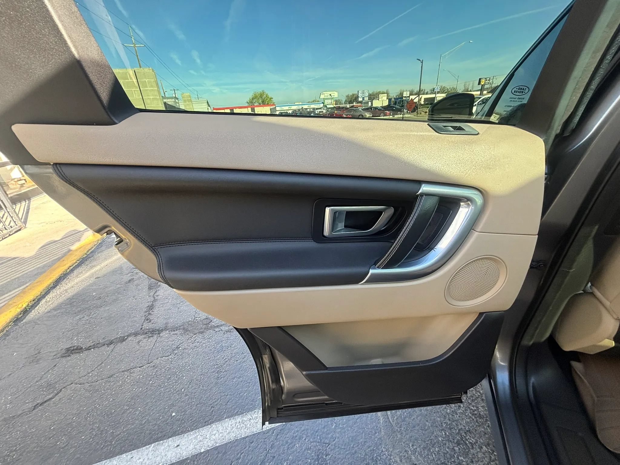 Used 2016 Land Rover Discovery Sport HSE AWD/4WD image 18