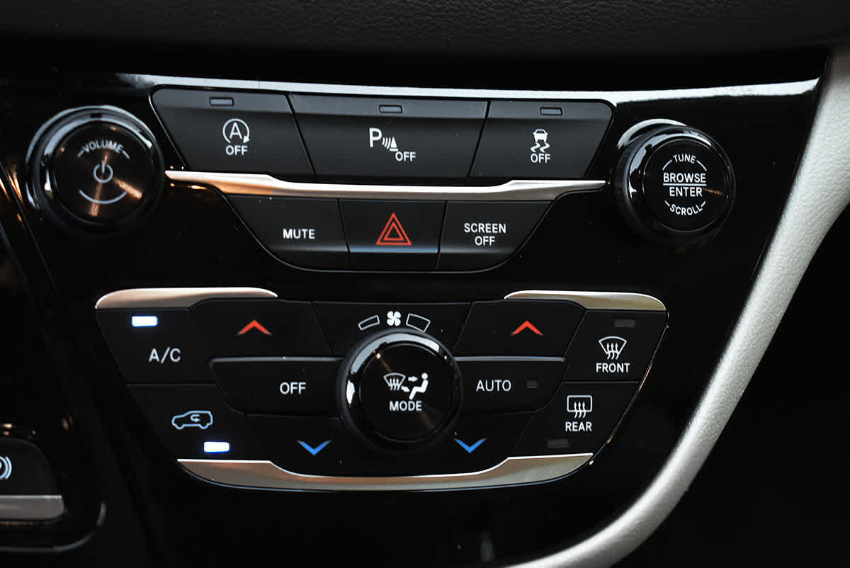 Used 2019 Chrysler Pacifica Touring-L FWD image 23