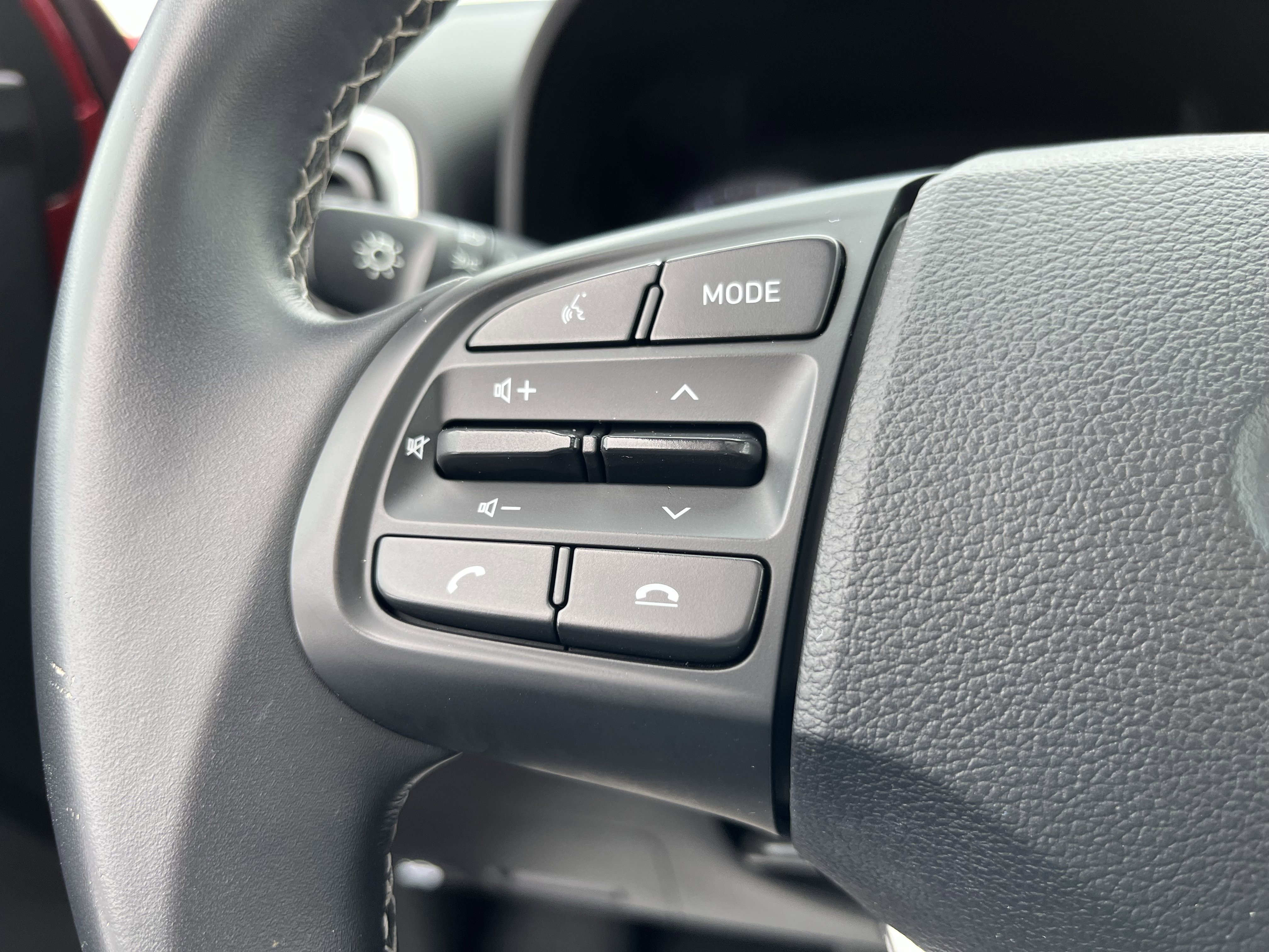 Used 2022 Hyundai Venue SEL image 38