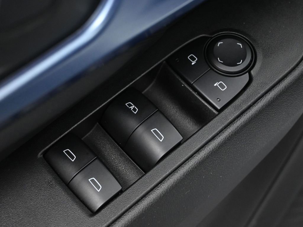 Used 2025 Chevrolet Equinox EV LT w/ Convenience Package image 21