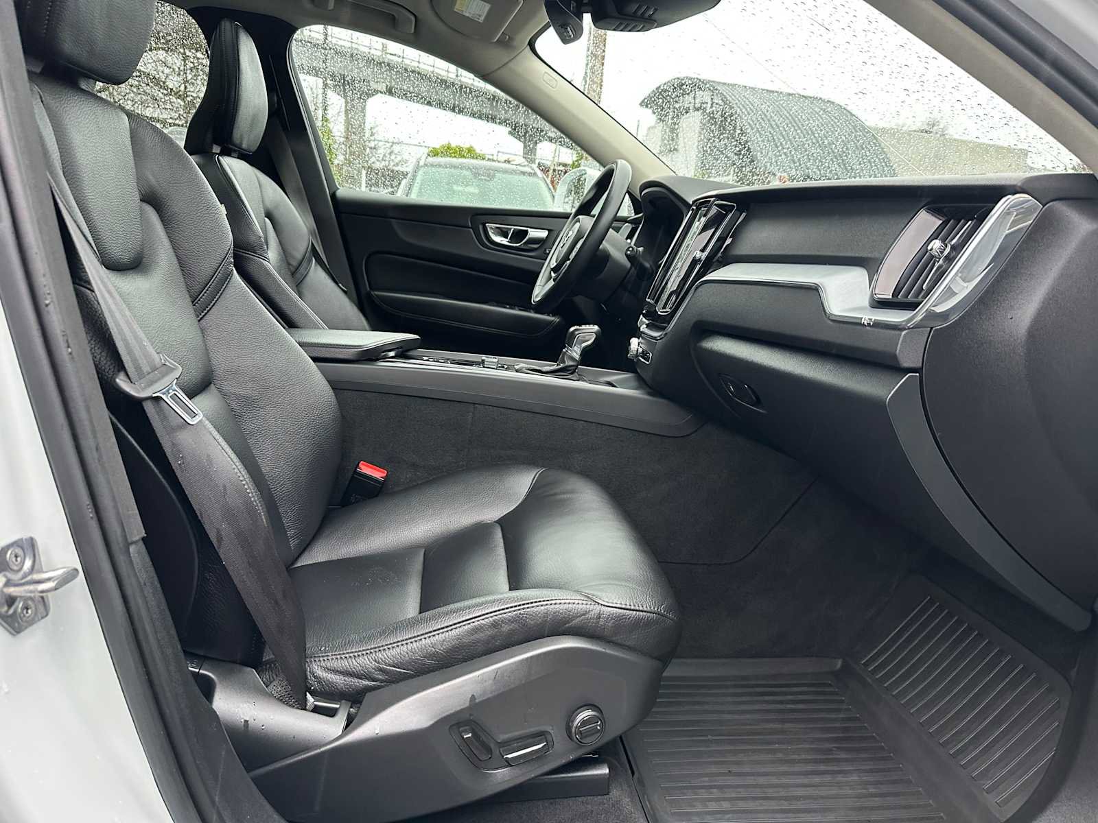 Used 2020 Volvo XC60 T5 Momentum image 10