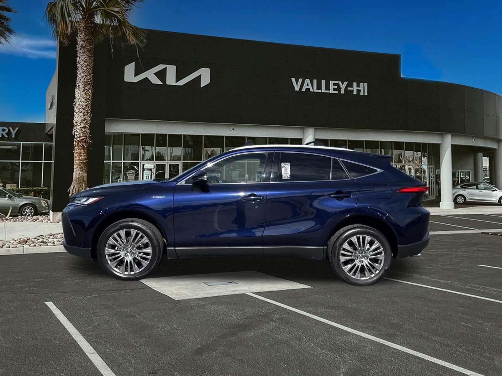 Used 2021 Toyota Venza XLE image 11