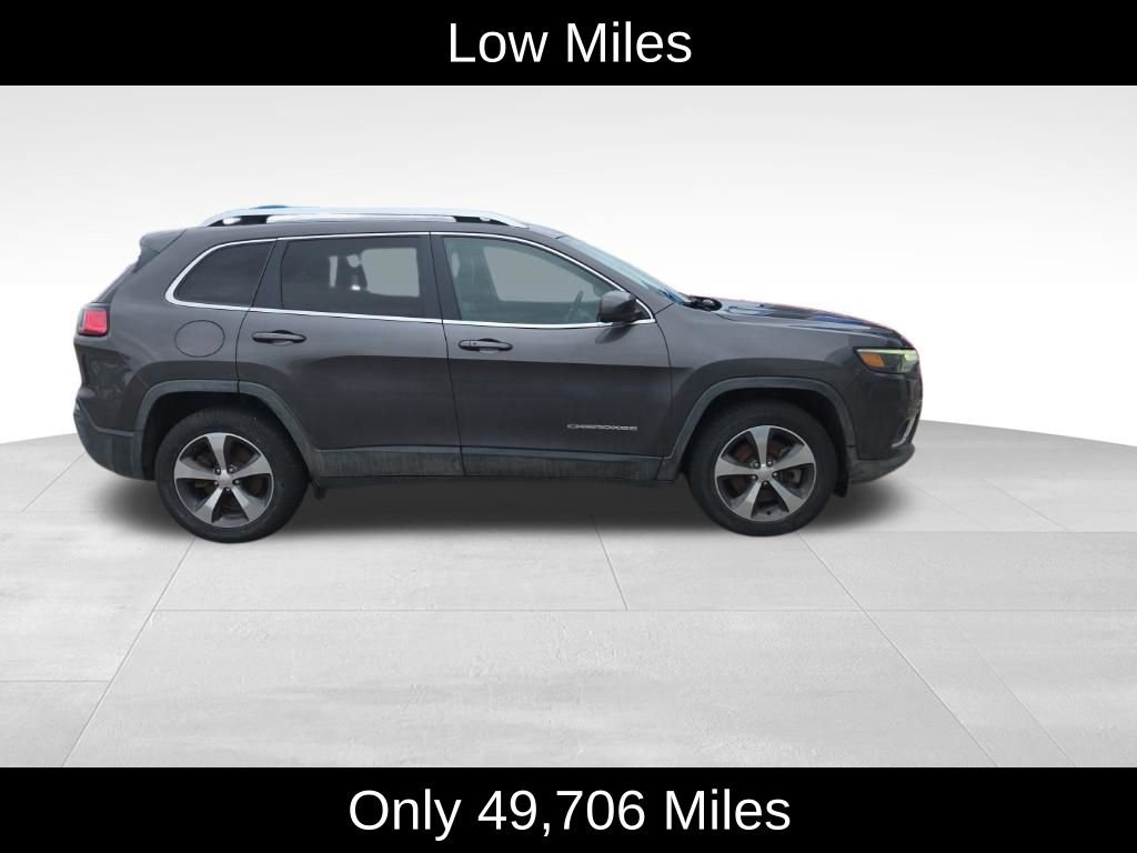 Used 2019 Jeep Cherokee Limited w/ Luxury Group image 2