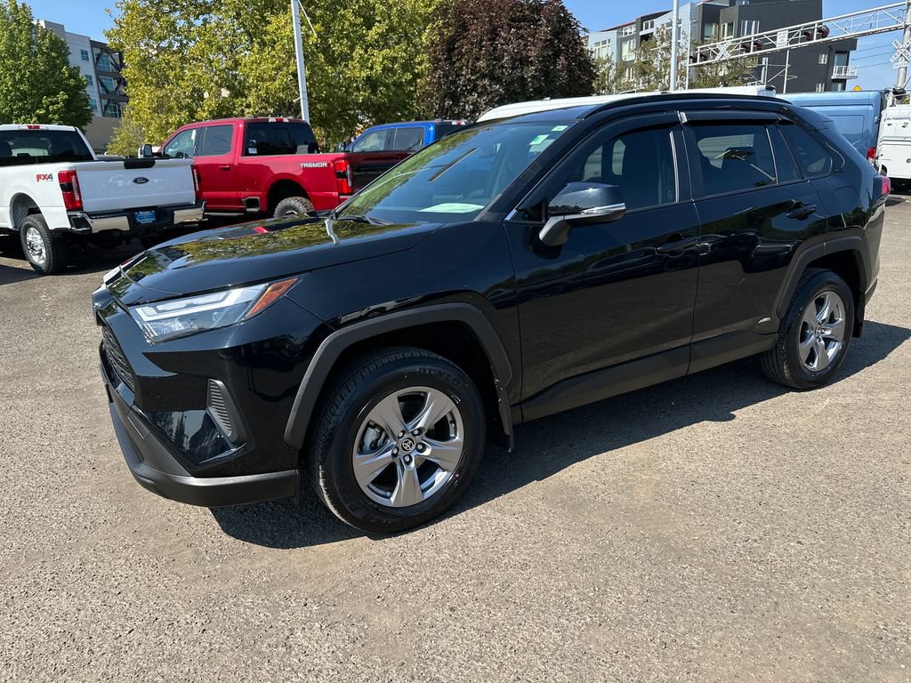 Used 2023 Toyota RAV4 XLE AWD/4WD image 2