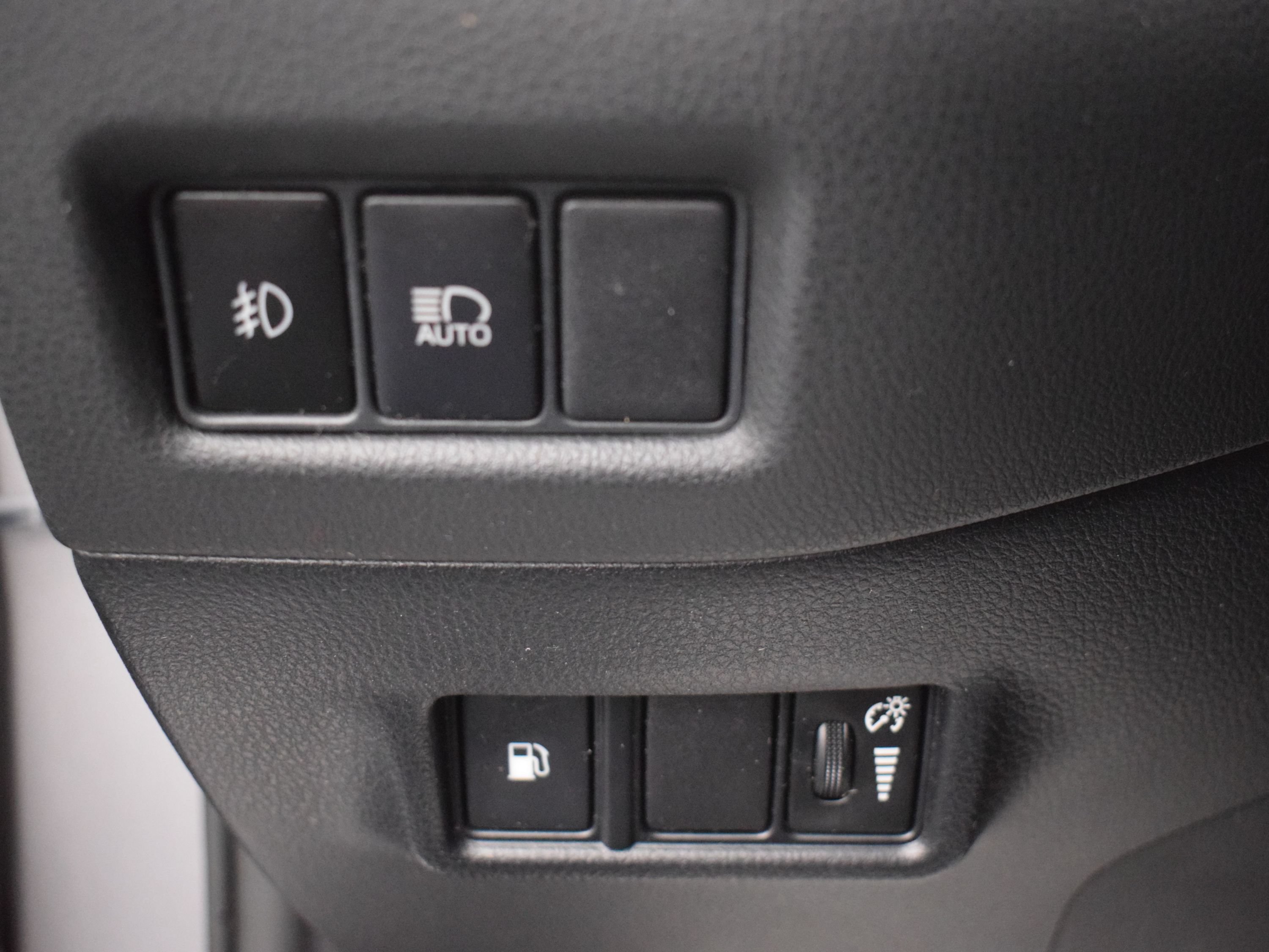 Used 2018 Toyota C-HR XLE FWD image 15
