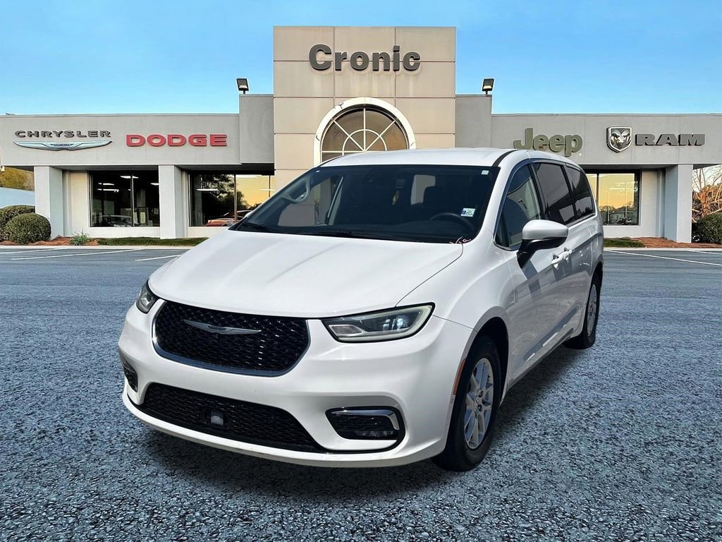 Used 2023 Chrysler Pacifica Touring-L FWD image 7
