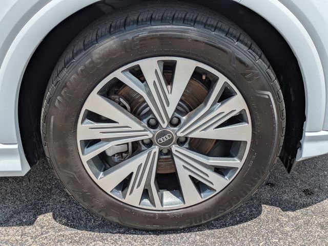 Used 2025 Audi Q4 e-tron Premium RWD image 9
