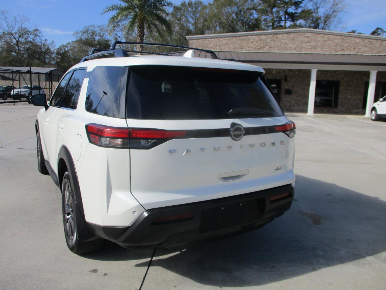 Used 2022 Nissan Pathfinder SV image 6