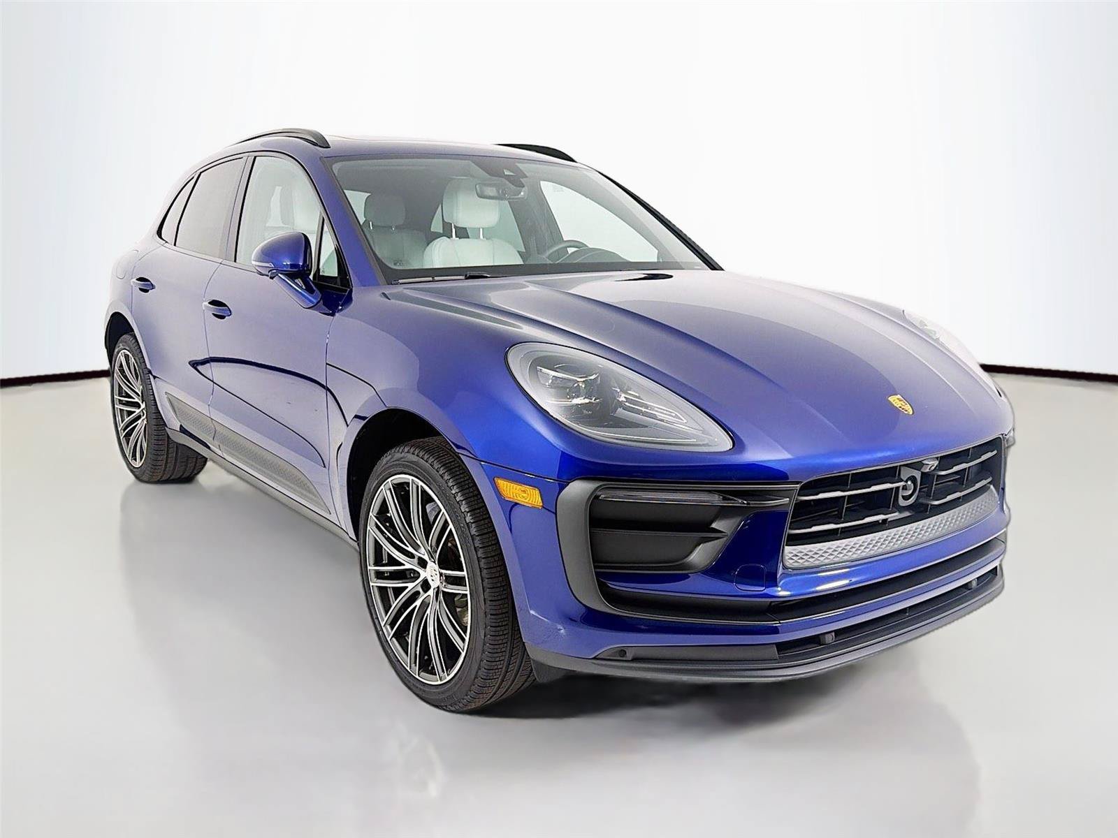 Certified 2026 Porsche Macan Turbo AWD/4WD image 31