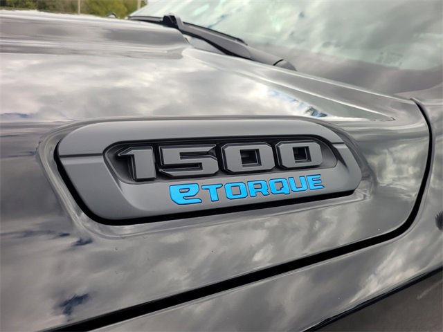 New 2026 RAM 1500 4x4 Crew Cab image 3