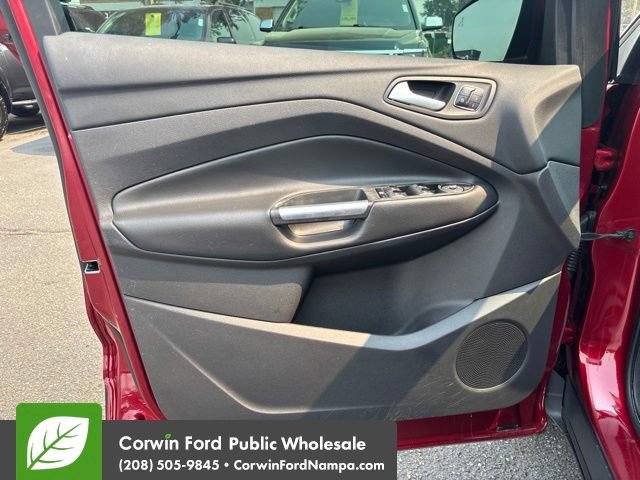 Used 2015 Ford Escape Titanium w/ Equipment Group 301A AWD/4WD image 14